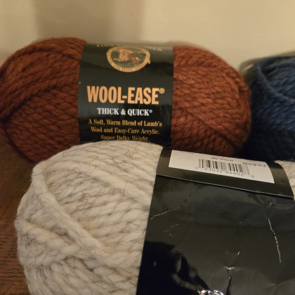 7 NEW MoLion Brand Wool-Ease Yarn Bundle - Picture 3 of 5
